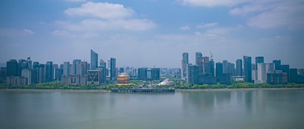 股票配资收费 被三城反超，杭州求变